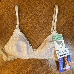 32A delicates brand Soft Cup Bra in 32 Absolutely A Lace Nude Champagne Beige